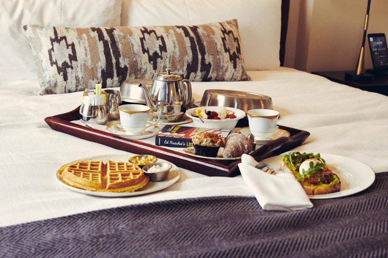 โรงแรมฟิเกรัว ลอสแอนเจลิส ภายนอก รูปภาพ Room service