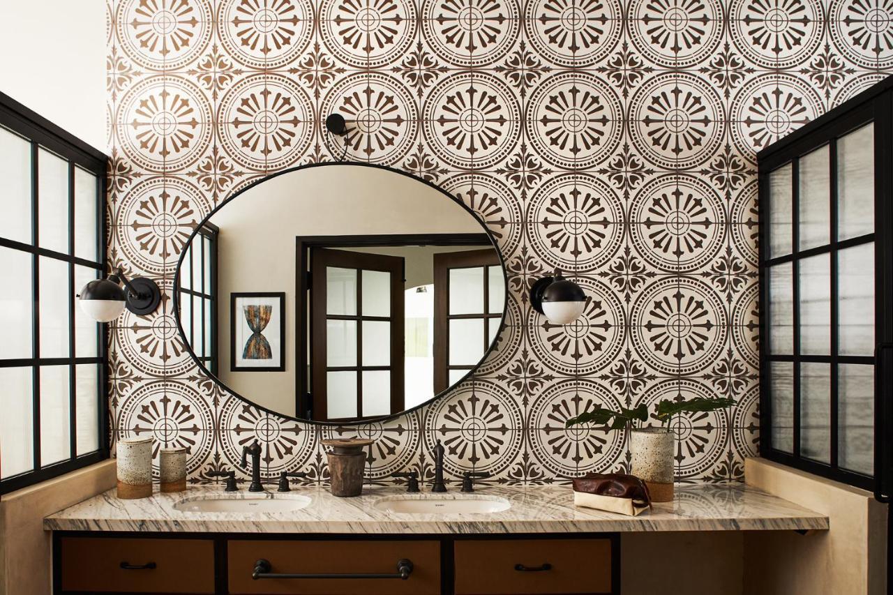 โรงแรมฟิเกรัว ลอสแอนเจลิส ภายนอก รูปภาพ Bathroom with decorative tile