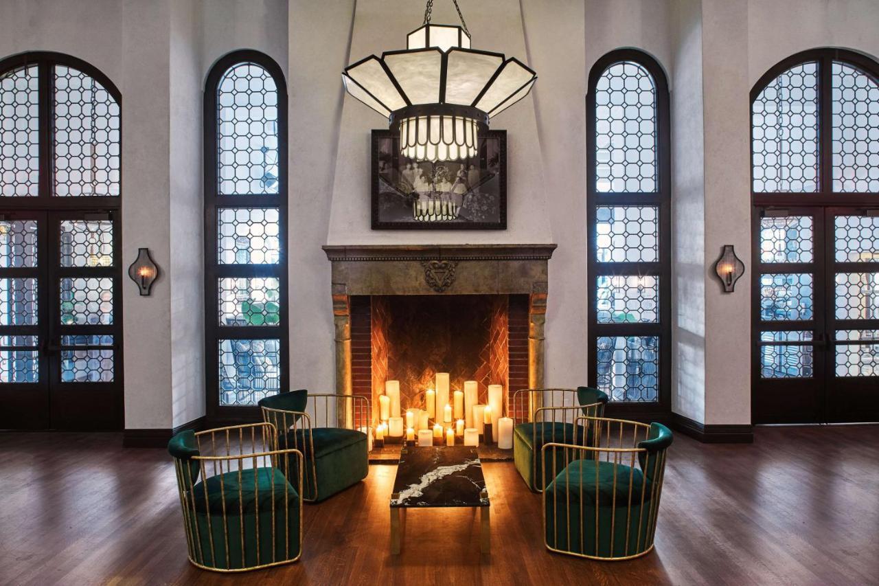 โรงแรมฟิเกรัว ลอสแอนเจลิส ภายนอก รูปภาพ The lobby at the Hotel Casa 900