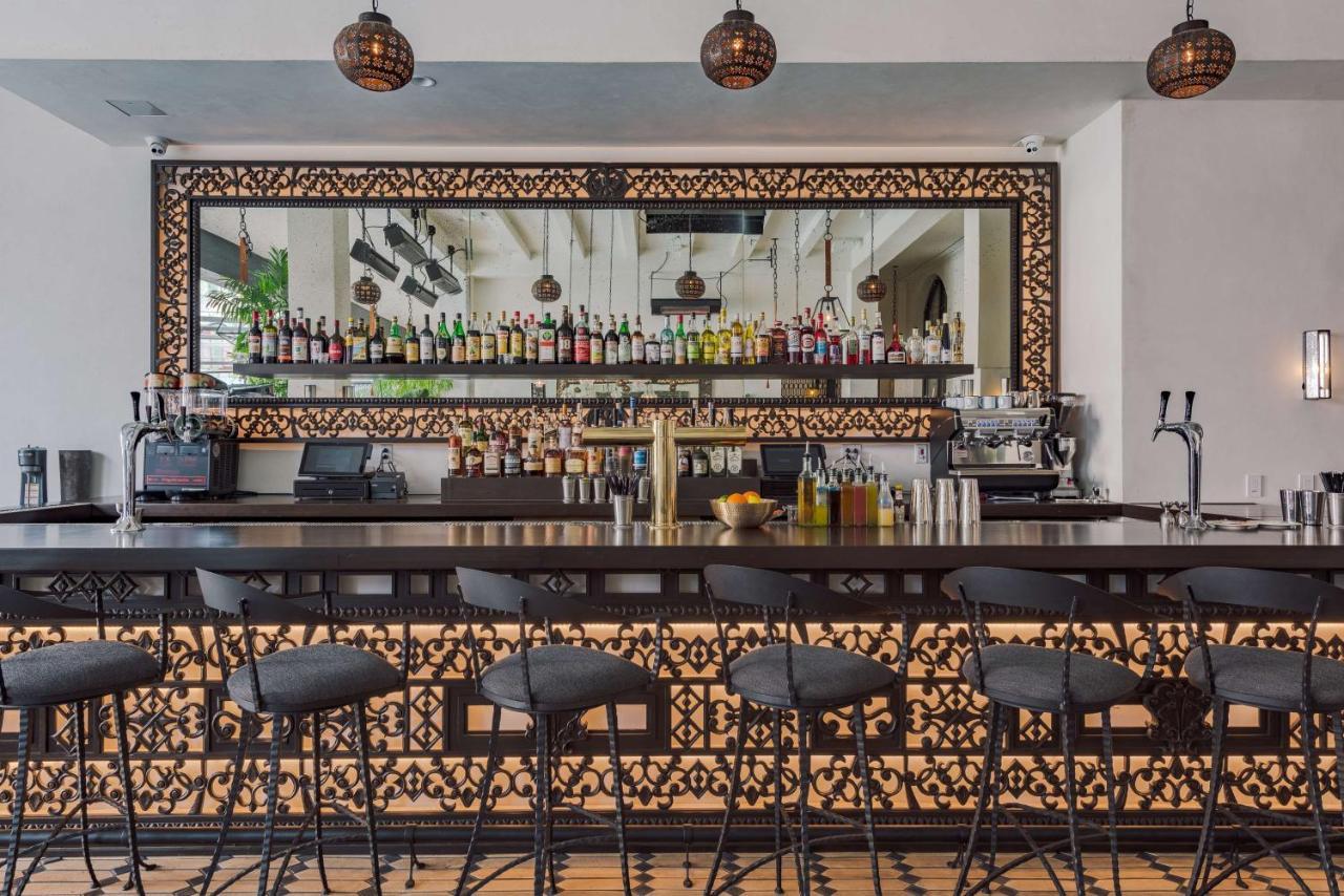 โรงแรมฟิเกรัว ลอสแอนเจลิส ภายนอก รูปภาพ The bar at the restaurant