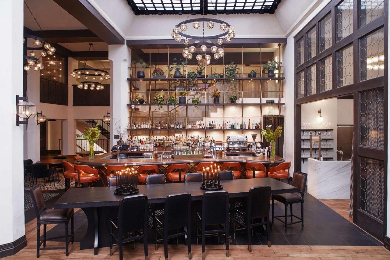 โรงแรมฟิเกรัว ลอสแอนเจลิส ภายนอก รูปภาพ The bar at the London Edition
