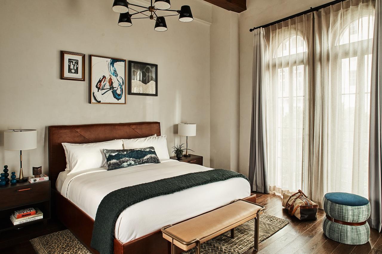 โรงแรมฟิเกรัว ลอสแอนเจลิส ภายนอก รูปภาพ A bedroom at the Hotel Indigo in San Francisco